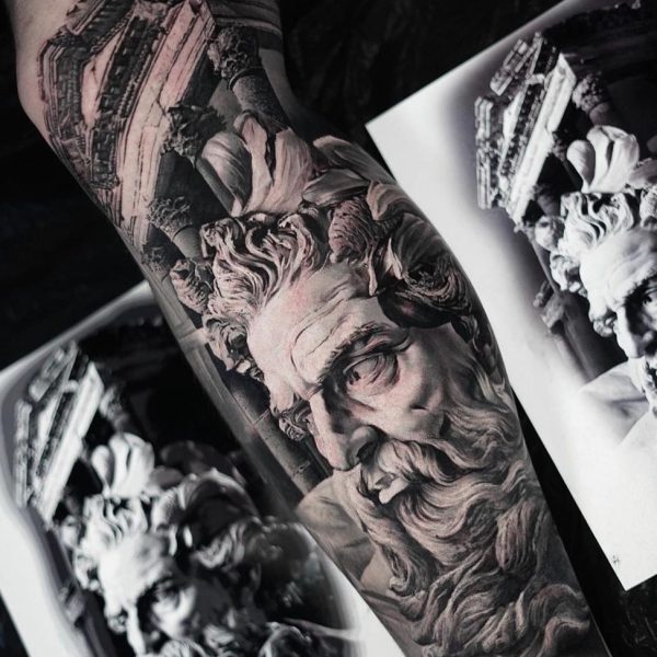 tatouage par Thomas Carli Jarlier artiste résident au studio de tatouage de Clermont-Ferrand Noire Ink
