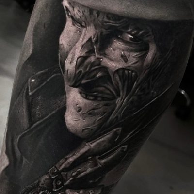 tatouage par Thomas Maffeo artiste résident au studio de tatouage de Clermont-Ferrand Noire Ink